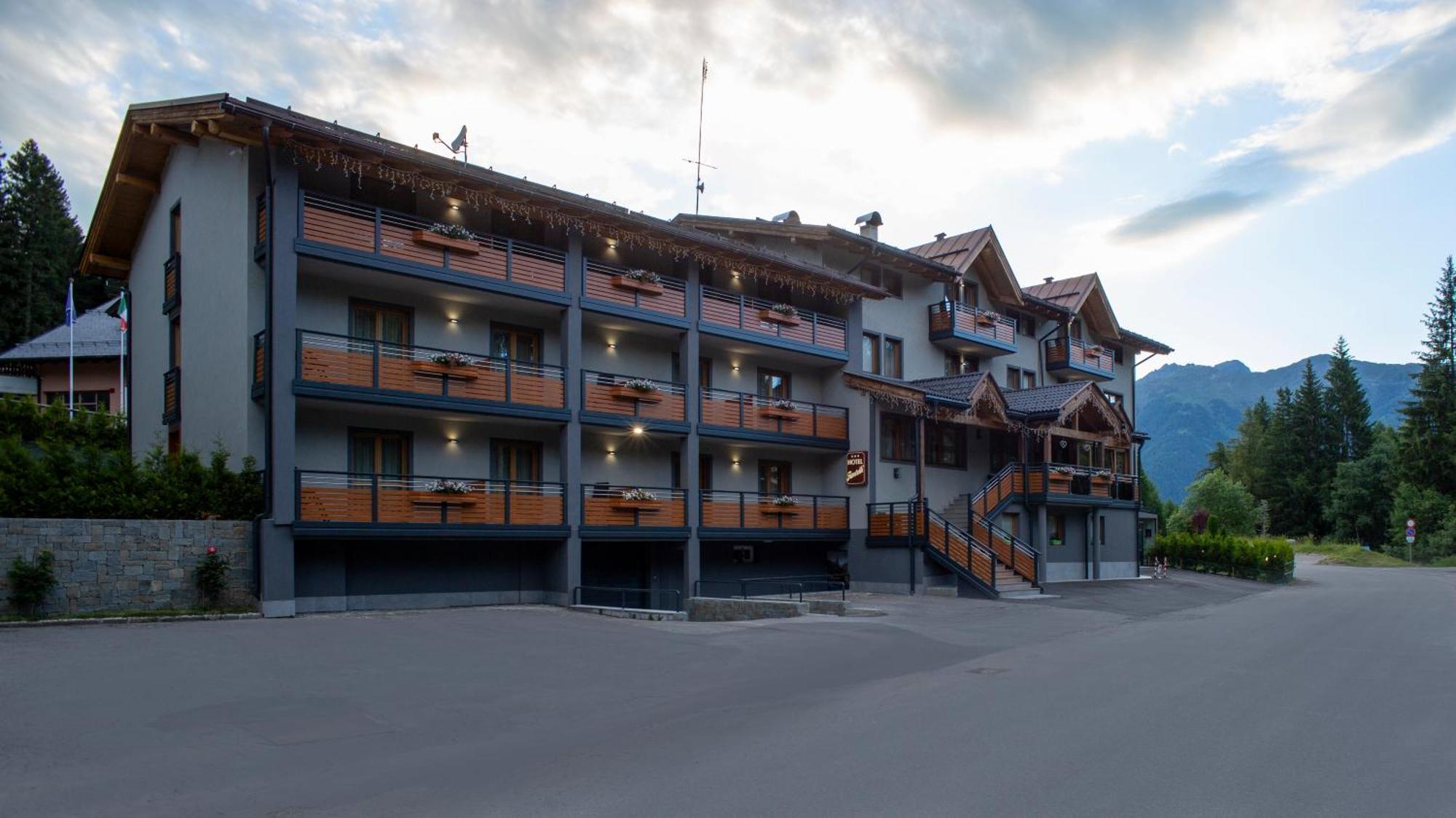 Hotel Fantelli Folgarida Eksteriør bilde