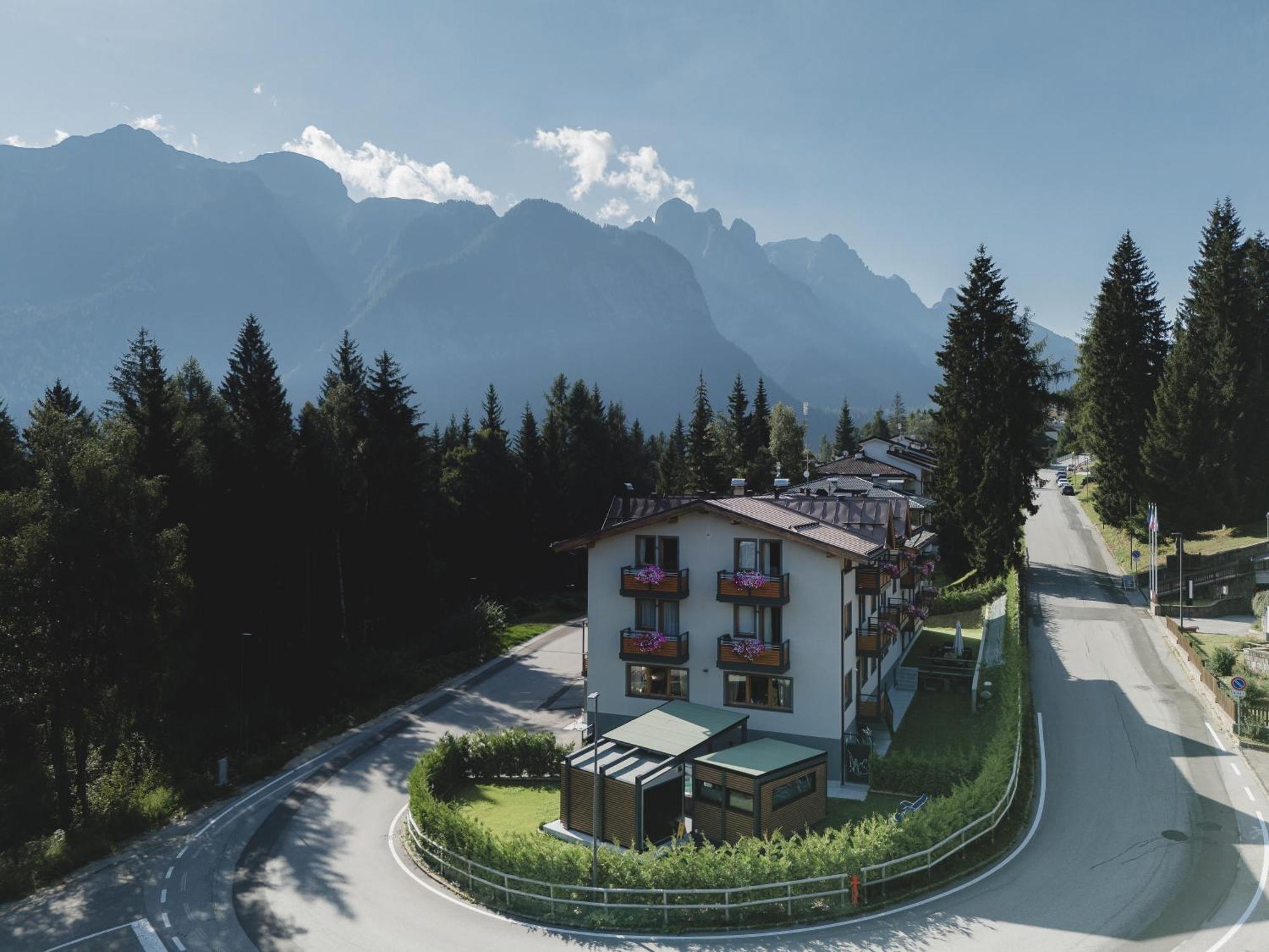 Hotel Fantelli Folgarida Eksteriør bilde